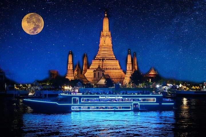 Panoramic views of Wat Arun from the Royal Princess Cruise.